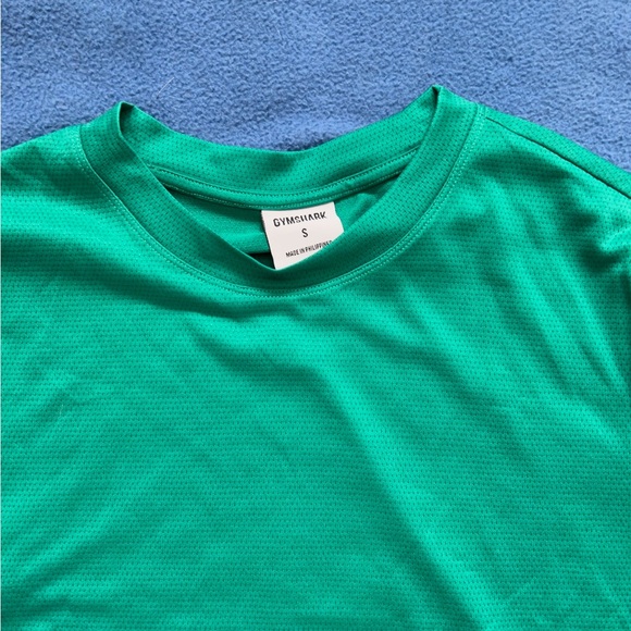 Gymshark crop shirt - Picture 2 of 2